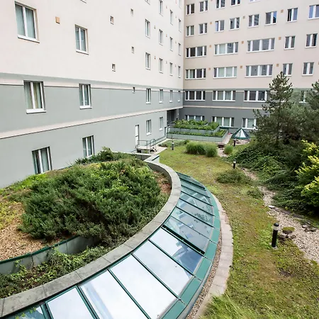 Radisson Blu Carlton Hotel, Hotel