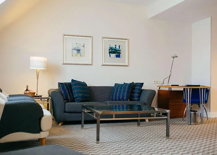 Radisson Blu Carlton Hotel, Hotel