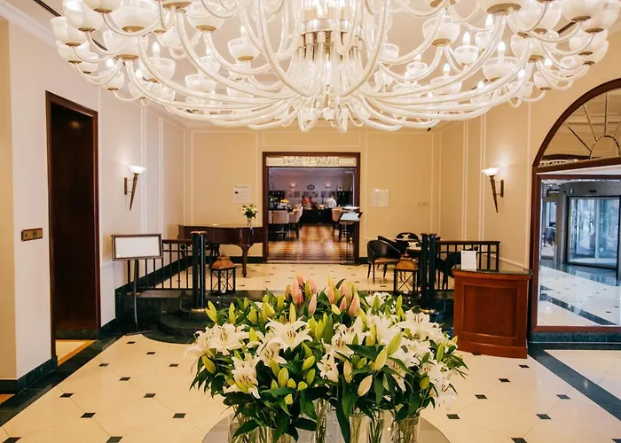 Radisson Blu Carlton Hotel, 4*