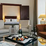 Radisson Blu Carlton Hotel, Hotel