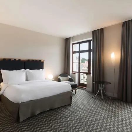 Radisson Blu Carlton Hotel, Hotell