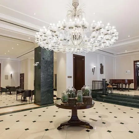 Radisson Blu Carlton Hotel, Hotell