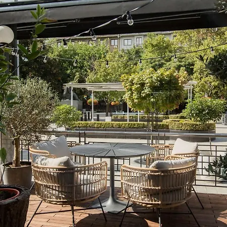 Radisson Blu Carlton Hotel, Hotell