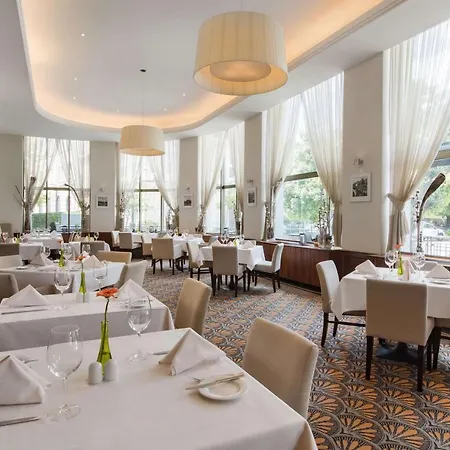Radisson Blu Carlton Hotel, Hotell