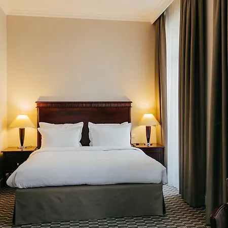 ラディソン ブルー カールトン 4*