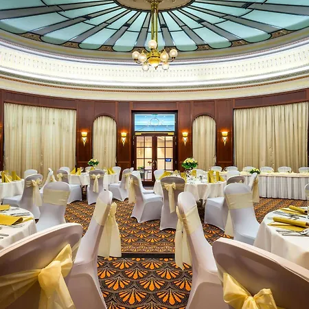 Radisson Blu Carlton Hotel, Hotel