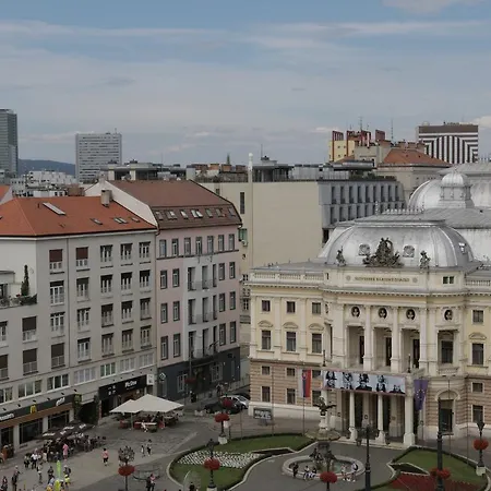 Radisson Blu Carlton Hotel, Hotel 4*