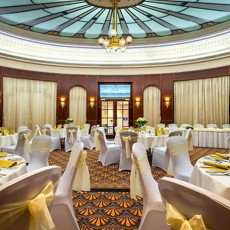 Готель Radisson Blu Carlton Hotel, 4*
