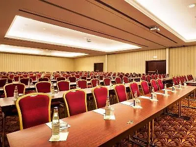 Radisson Blu Carlton Hotel, Hotel