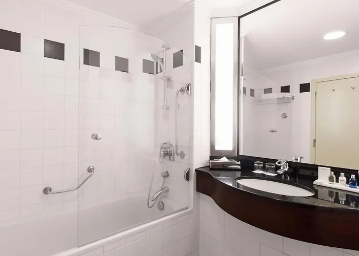 Hotel Radisson Blu Carlton Hotel, 4*