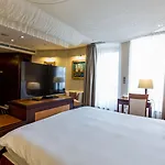 Hotel Radisson Blu Carlton Hotel, 4*
