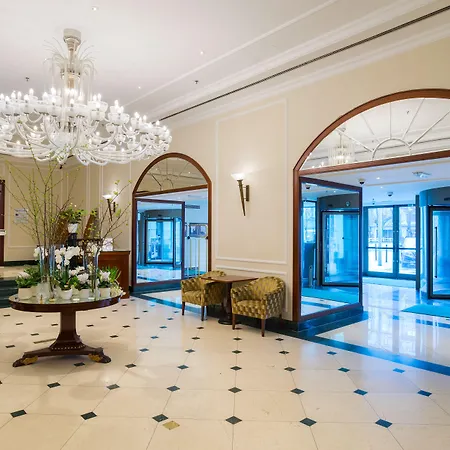 Radisson Blu Carlton Hotel, 4*