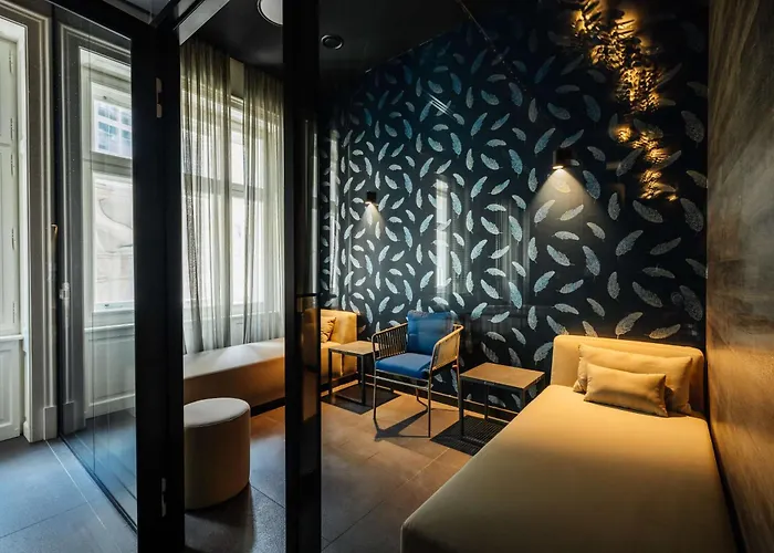 Radisson Blu Carlton Hotel, Hotel